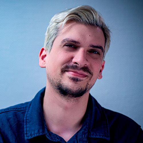 Portrait de Thibaud Cahen, Président de Paradoxe Visual, réalisateur et producteur de films. Expert en production virtuelle et nouvelles technologies cinématographiques.